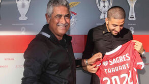 Taarabt baixa salário e renova até 2022