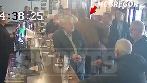 McGregor em maus lençóis: agora agrediu homem que se recusou a beber o seu whisky