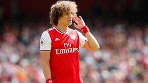 David Luiz volta a vestir de vermelho... oito anos depois