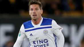 Treinador do Leicester abre a porta de saída a Adrien e já se fala no Sporting