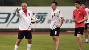 Ex-brasileiro na seleção chinesa ilustra nova estratégia da China