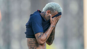 Milhões a voar: os craques que entraram pela porta grande e agora saem pelas traseiras