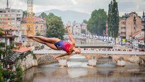 Está de volta a ação no Red Bull Cliff Diving