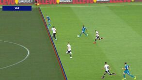 Cristiano Ronaldo marcou mas lance foi anulado pelo VAR: fora de jogo tirado ao milímetro