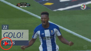 Zé Luís colocou FC Porto na frente e Benfica pediu fora de jogo no lance do golo