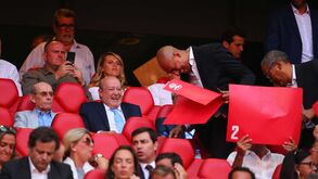 Fair play entre Pinto da Costa e Luisão na tribuna do Estádio da Luz