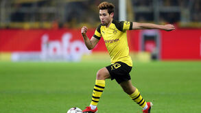 Raphaël Guerreiro nega reunião com o PSG 