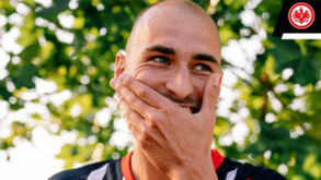 Diretor desportivo do E. Frankfurt explica contratação de Bas Dost com 