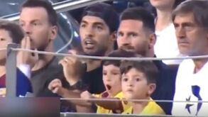 Filho de Messi festejou lance do Betis como se fosse golo e reação de Suárez é imperdível