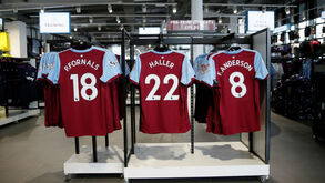 Assim é a classificação dos clubes ingleses com base nas vendas de camisolas 