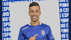 Fábio Espinho oficializado como reforço do Feirense