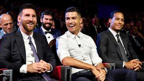 Ronaldo volta a 'desafiar' Messi: «Espero por um jantar no futuro...»