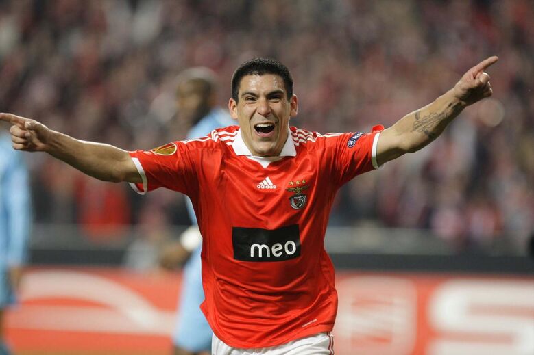 Lateral-direito: Maxi Pereira