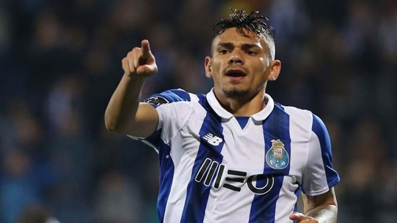Soares (FC Porto) - Avançado - 6 milhões