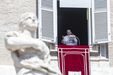 Papa Francisco resgatado por bombeiros após ficar preso em elevador no Vaticano