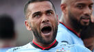 Dani Alves recorre ao Flamengo para motivar adeptos do São Paulo