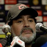 Maradona aproveita quarentena para ver programas de futebol