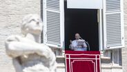 Papa Francisco resgatado por bombeiros após ficar preso em elevador no Vaticano
