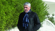 José Sócrates, antigo primeiro-ministro, contratou-o como motorista em 2011, por intermédio da irmã de João Perna, que é funcionária do PS