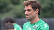 GONÇALO ÁLVARO. É o único membro da equipa técnica anterior que transita para a de Silas e continua com o mesmo papel: deixar os jogadores leoninos na melhor condição física possível. O preparador físico e fisioterapeuta de 42 anos está no Sporting desde 2009 e é o único clube que representou ao longo da carreira.