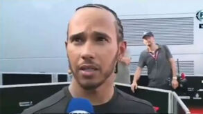 Hamilton falava aos jornalistas quando viu o acidente fatal na Fórmula 2 e a reação foi esta