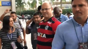 Governador do Rio de Janeiro chega ao Maracanã equipado à Flamengo