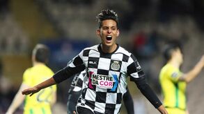 Avançado a caminho e... Leonardo Ruiz no Varzim