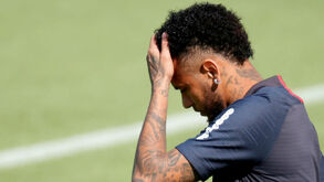 Pai de Neymar 'bombardeou' com telefonemas mas Real Madrid não confiou no físico do jogador