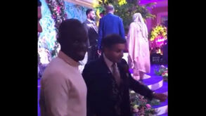 N'Golo Kanté aparece de surpresa no casamento da filha de um fã