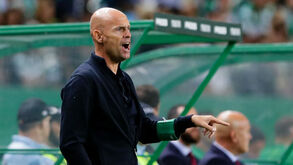 Sporting comunica saída de Keizer à CMVM e engana-se no nome do treinador