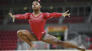 Simone Biles reage à detenção do irmão por triplo homicídio: «Nada vai curar a dor»