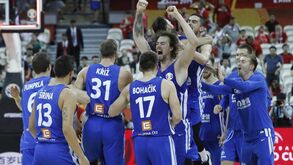 Mundial: República Checa vence e qualifica-se para a segunda fase