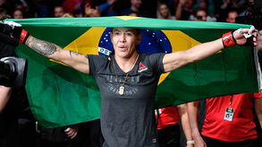 Cris Cyborg troca UFC pelo Bellator e assina o contrato mais lucrativo da história