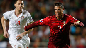 Filho de Matic no relvado por Cristiano Ronaldo