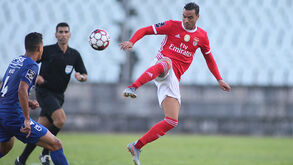 Saiba como Raul de Tomas trabalha para se afirmar no Benfica