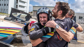 Red Bull Air Race: Matt Hall venceu no adeus do campeonato