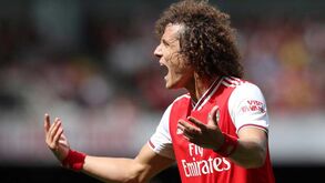 David Luiz deixa mensagem a André Almeida e adeptos do Benfica voltam 'à carga'