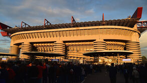 Arquitetos que projetaram Estádio da Luz na frente por San Siro