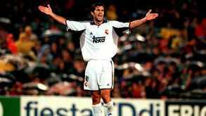 Gaspart recorda regresso de Figo a Barcelona: «Provocava para que lhe atirassem objetos»