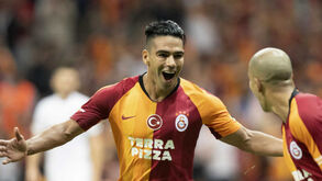 Falcão assegura triunfo do Galatasaray na estreia pelo campeão turco