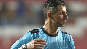 Árbitro grego dirige Benfica-Leipzig