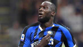 Elogio a Lukaku passa a insulto racista e acaba em despedimento
