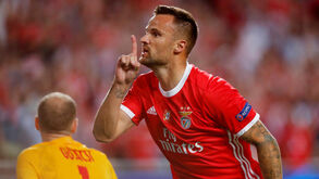 Seferovic 'calou' adeptos nos festejos