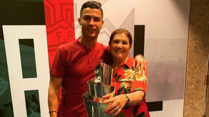 Ronaldo: «A minha mãe acompanha-me em tudo e já desmaiou duas vezes nos estádios»