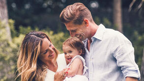 Margarida Neuparth e Adrien Silva em momentos amorosos com a pequena Maria