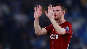 Andrew Robertson desativa o Twitter após receber insultos