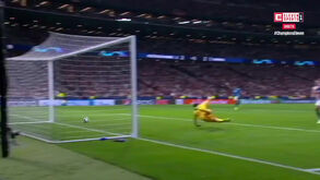 Cristiano Ronaldo ficou perto de golo soberbo em cima do apito final