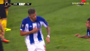 Soares bisa e devolve vantagem ao FC Porto