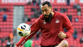 Mitroglou foi alvo de assobios 
