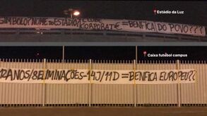 Tarjas de protesto no Estádio da Luz e no Seixal com críticas à direção do Benfica